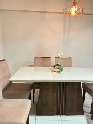 MESA COM 6 CADEIRAS