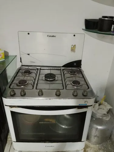 Fogão semi novo funcionando perfeitamente