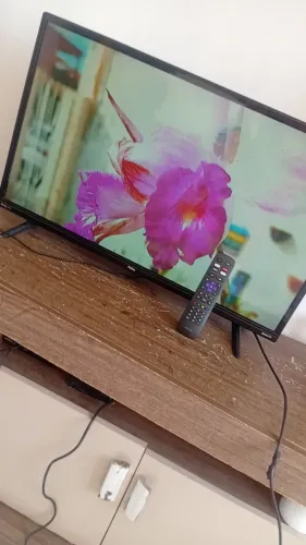 TV SMART 32"YOUTUBE NETFLIX WI-FI  R$:600 ACEITO PIX. 