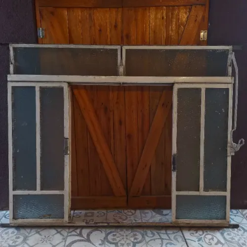 3 janelas e 3 grades