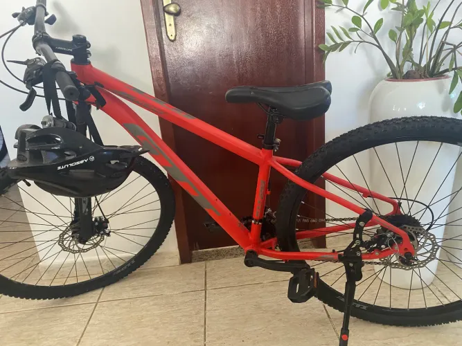 VENDO BICICLETA GTI ARO 29 QUADRO 15 POUCO USADO