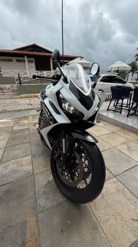 CBR650 R 2024 3.000km RODADOS
