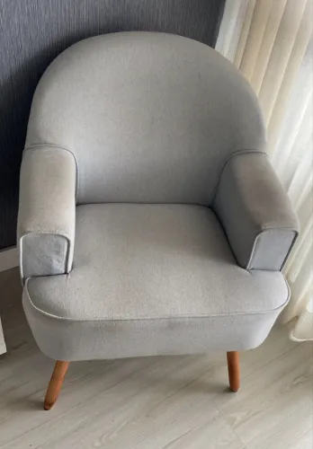 Poltrona sala Cinza com puff