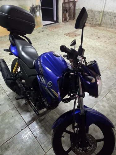 Yamaha Fazer 150 SED 2015/2016 + Baú GIVI 45L ? R$ 12.000