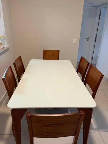 Mesa jantar madeira com tampo de vidro branco + 6 cadeiras.