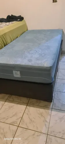 Cama e colchão solteiro