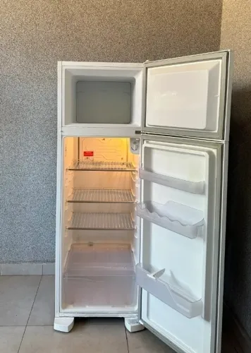 Geladeira Electrolux Cycle Defrost 260 litros 127 volts Conservada Garantia