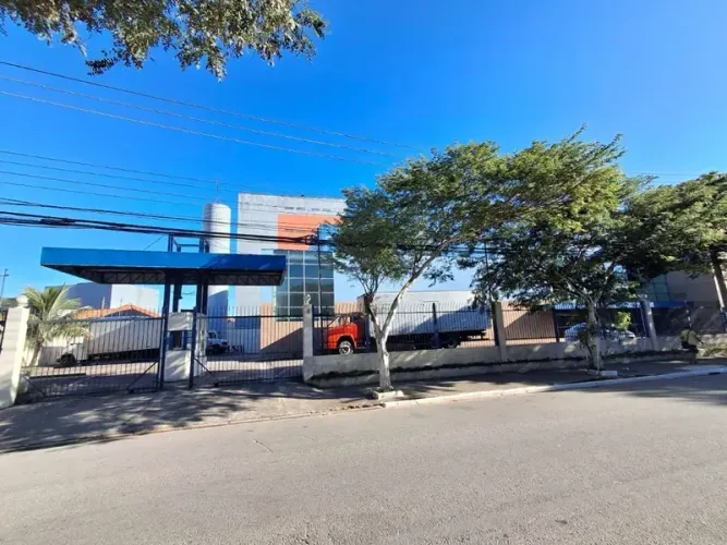 Galpão para aluguel possui 9370 metros quadrados no Pari - São Paulo - SP