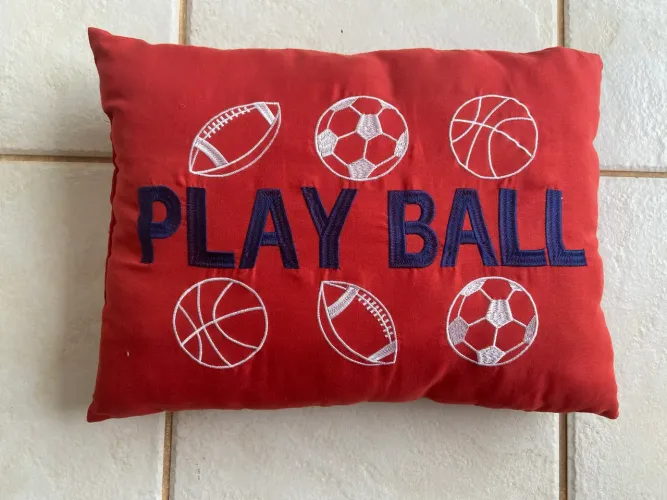 Almofada Decorativa Play Ball Tema Esportes em Excelente Estado