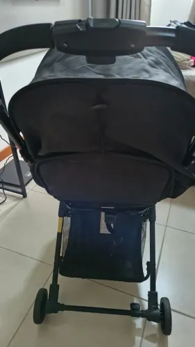 Carrinho de bebê e bebê conforto