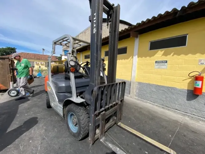 EMPILHADEIRA STILL 2500KG 12V