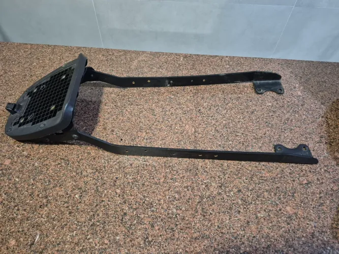 Suporte baú GSX-S 1000