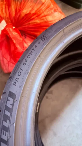 Pneu 265/35 R20 Michelin Pilot Sport 4S