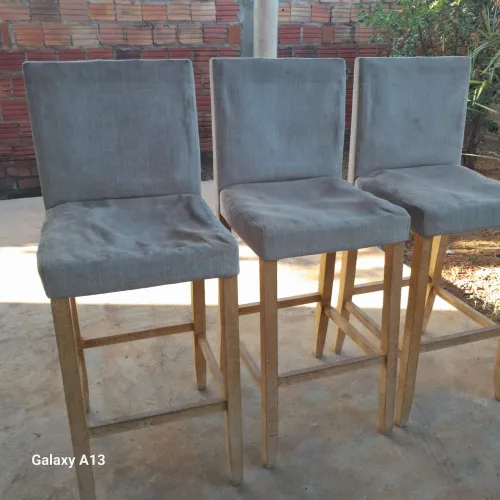 Vendo 3 cadeiras todas juntas por 170 aceita proposta