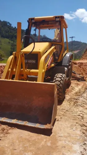 Vendo retroescavadeira