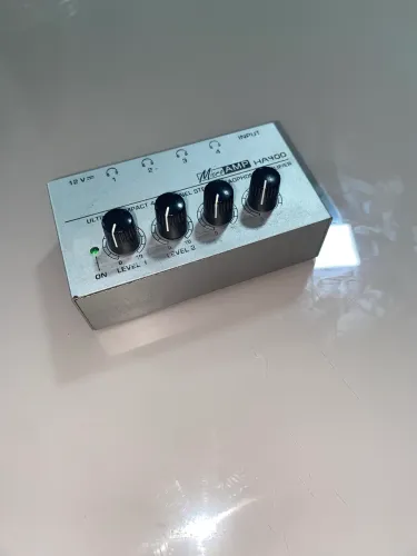 Amplificador de fone com 4 canais