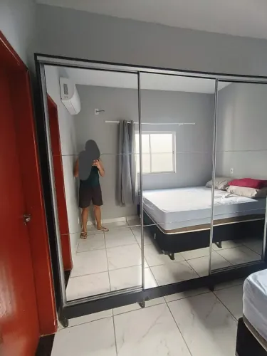 Vende- se Guarda Roupa casal, 100% MDF, Madesa Royale, 3 portas de correr de espelho.