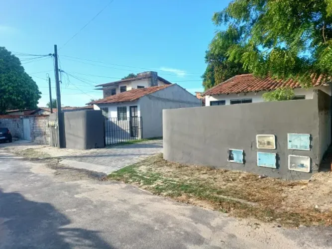 ALUGO EXCELENTE CASA COM 2 QUARTOS, GARAGEM e QUINTAL