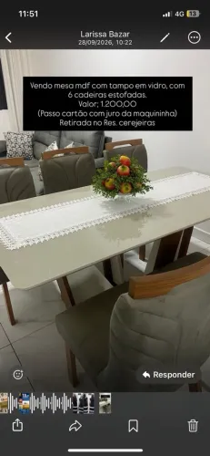 Mesa com 6 cadeiras