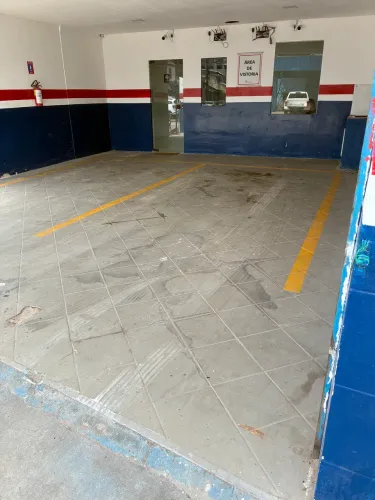 Loja de esquina em Avenida bem movimentada no bairro de Afogados ?