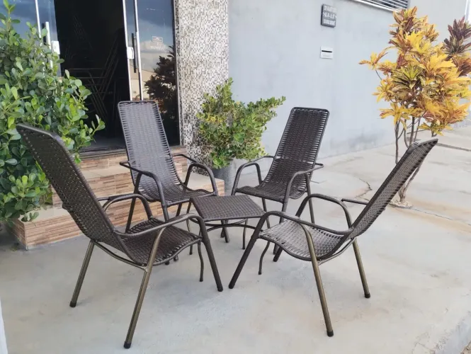 Conjunto de Cadeirão em Fibra Sintética Nova - PROMO 870,00 no Pix