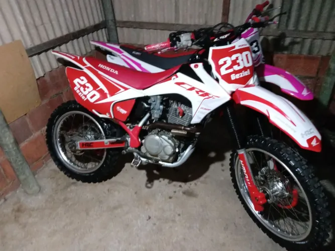 VENDO DUAS MOTOS.