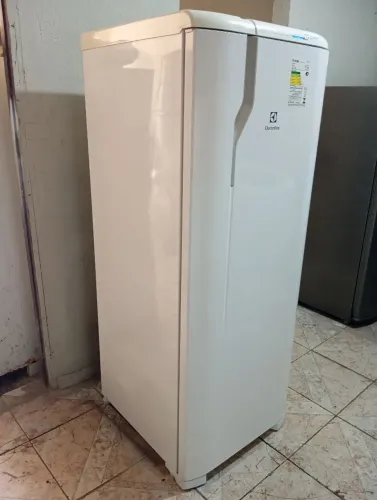 GELADEIRA ELETROLUX FROSFREE ACEITO CARTÃO DOU GARANTIA FAÇO A ENTREGA FUNCIONANDO