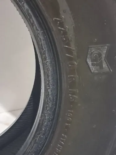 Peneu em excelente estado pouco usado aceito proposta.
