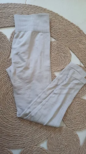 Calça Legging bege Efeito Efeito Push-Up Costura em V Modern Lyra - FITNESS