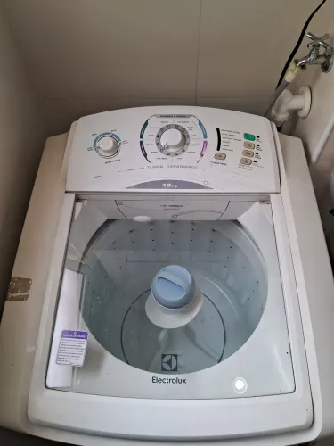 Maquina de lavar Electrolux 12kg (precisa de reparo)