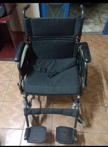 Cadeira de rodas nova 