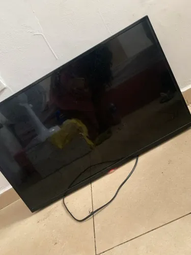 TV AOC 43? Smart Liga Normal - Tela Quebrada (Para Peças)