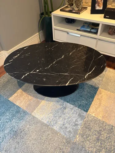 Mesa de mármore de centro