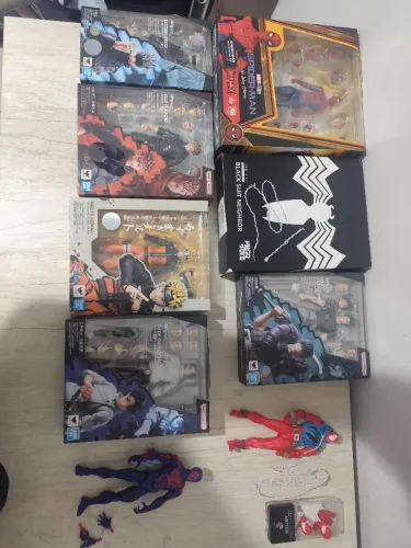 Vendo action figuras, sh figuarts, mafex , mess toys, Marvel legends