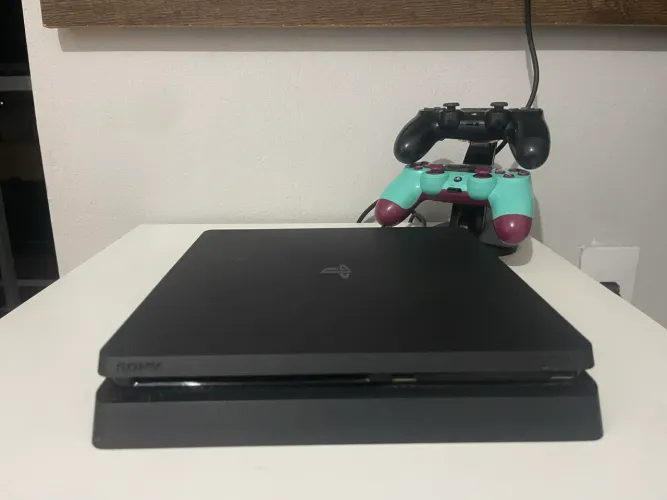Vendo play 4 usado em perfeito estado
