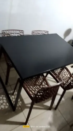 Vendo jogo de mesa top cadeiras firmes !!! 
