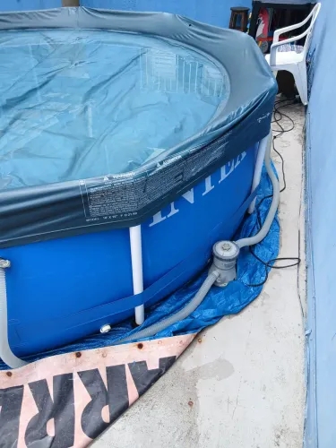 Piscina 4,500 litros ótimo estado com todos acessorio