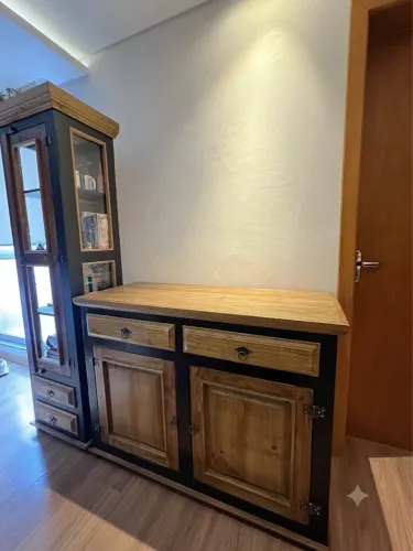 Balcão Buffet de Madeira Maciça com Design Rústico-Moderno