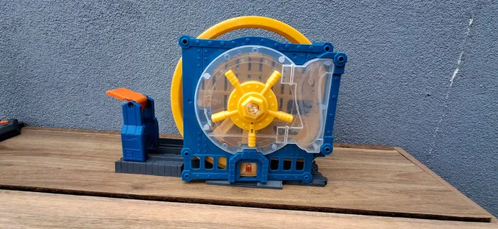 Pista Hot Wheels Fuja do Banco