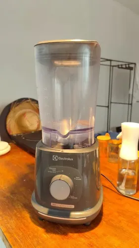 Liquidificador eletrolux de R$ 150,00 por R$ 100,00.