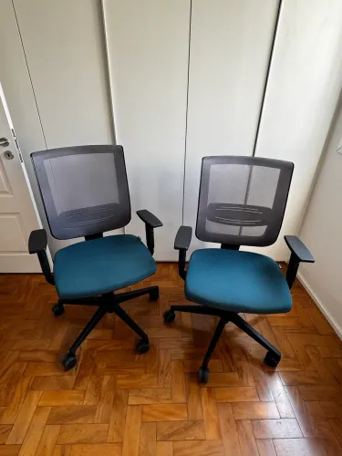 Duas cadeiras de escritório Riccó - cor azul