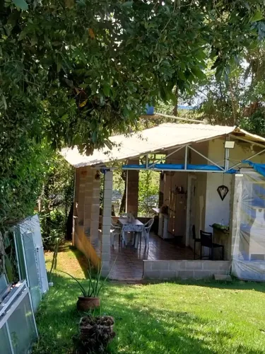 Vende -se chácara com chalé.