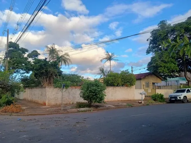*Imóvel para VeNda* Rua cezar lattes 378 esquina com Rua Pioneiro Jose fernandes Ribas.