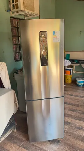 Geladeira Eletrolux inox, faço entrega, aceito troca.