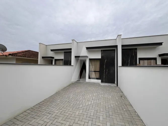 Casa com 2 quartos, localizada no bairro Paranaguamirim, com 62 m².