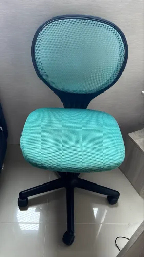 Cadeira de rodízio com braço 