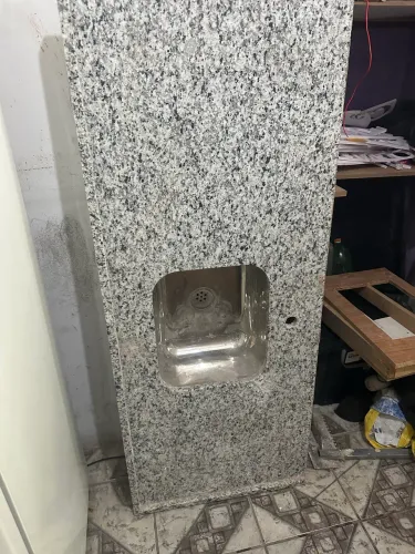 Pia de granito sem uso
