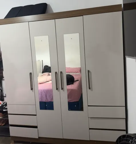 Vende-se Guarda Roupa