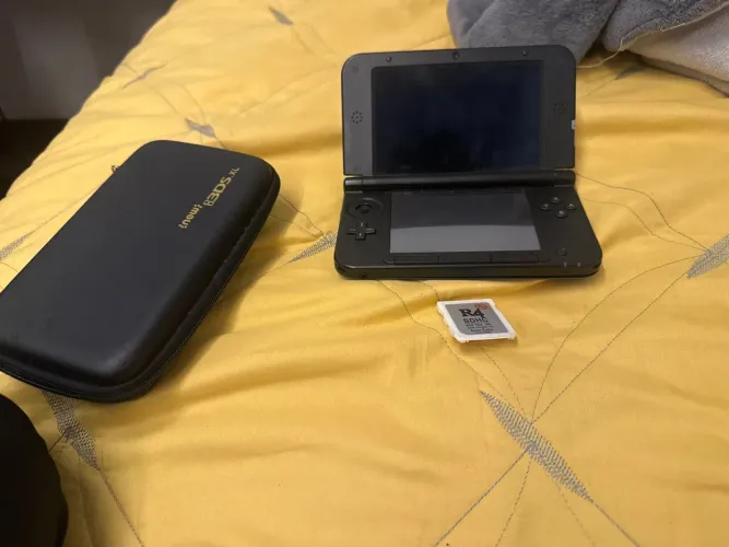 Nintendo 3ds xl+ case e r4