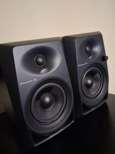 Par de monitores de áudio Pioneer DM-40